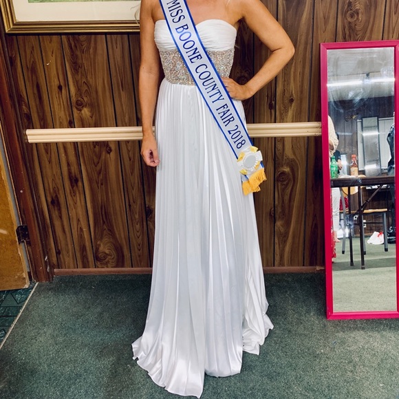 Sherri Hill couture gown - Picture 2 of 4